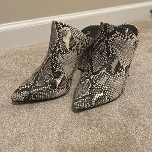 Lulus Snake skin booties